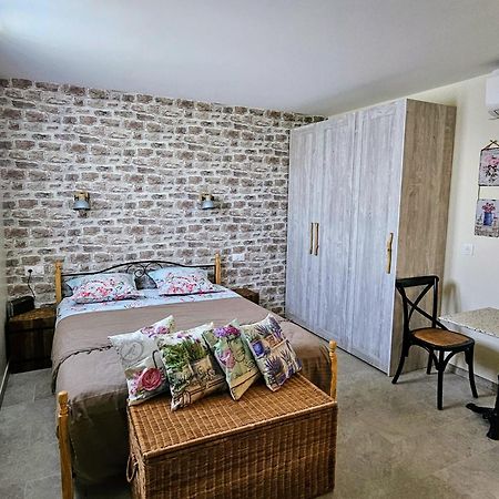 Charmant Studio Pres De La Plage Avec Jacuzzi Et Terrasse Privative วิลล์เนิฟ-ลูเบ ภายนอก รูปภาพ