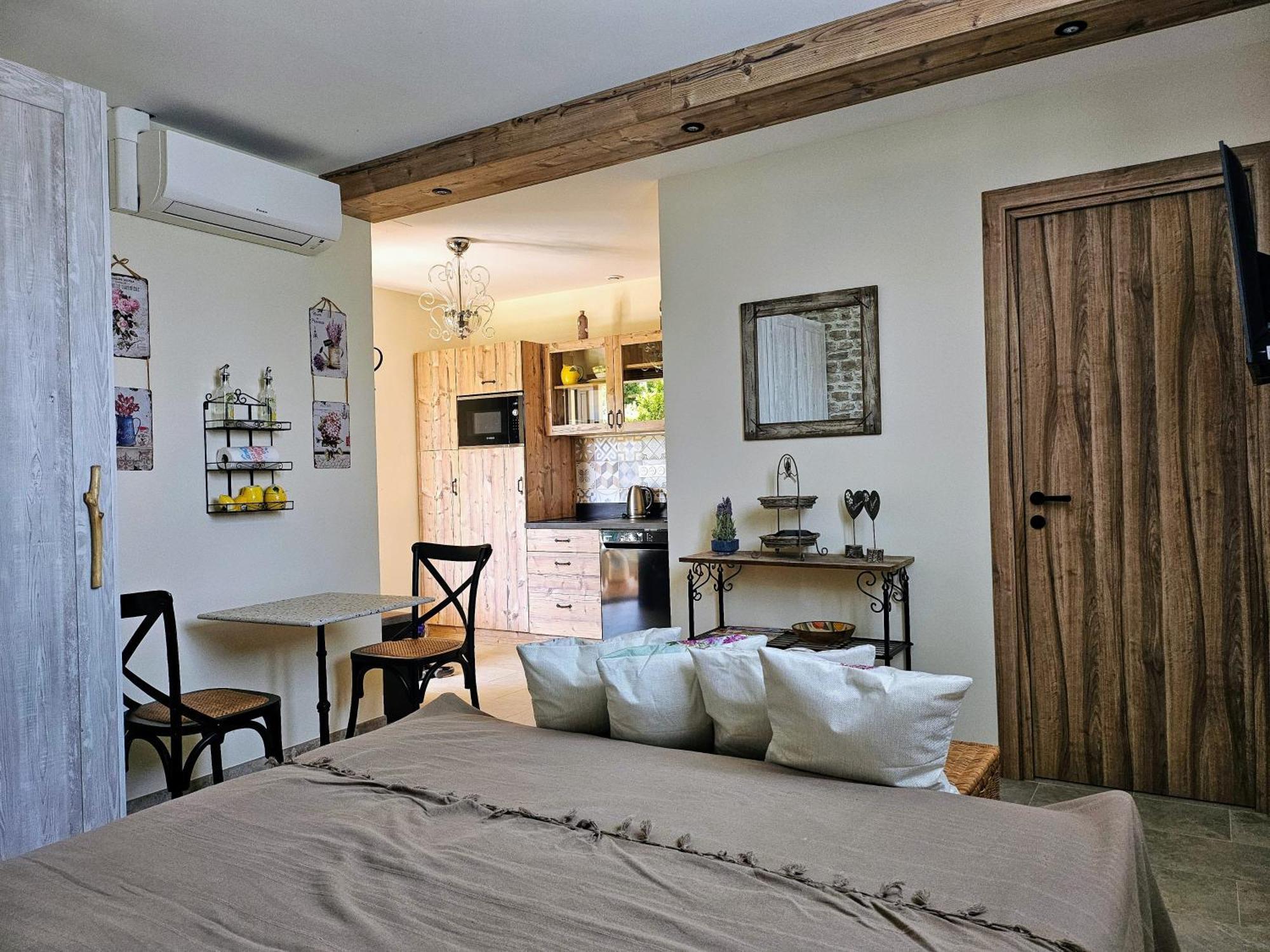 Charmant Studio Pres De La Plage Avec Jacuzzi Et Terrasse Privative วิลล์เนิฟ-ลูเบ ภายนอก รูปภาพ