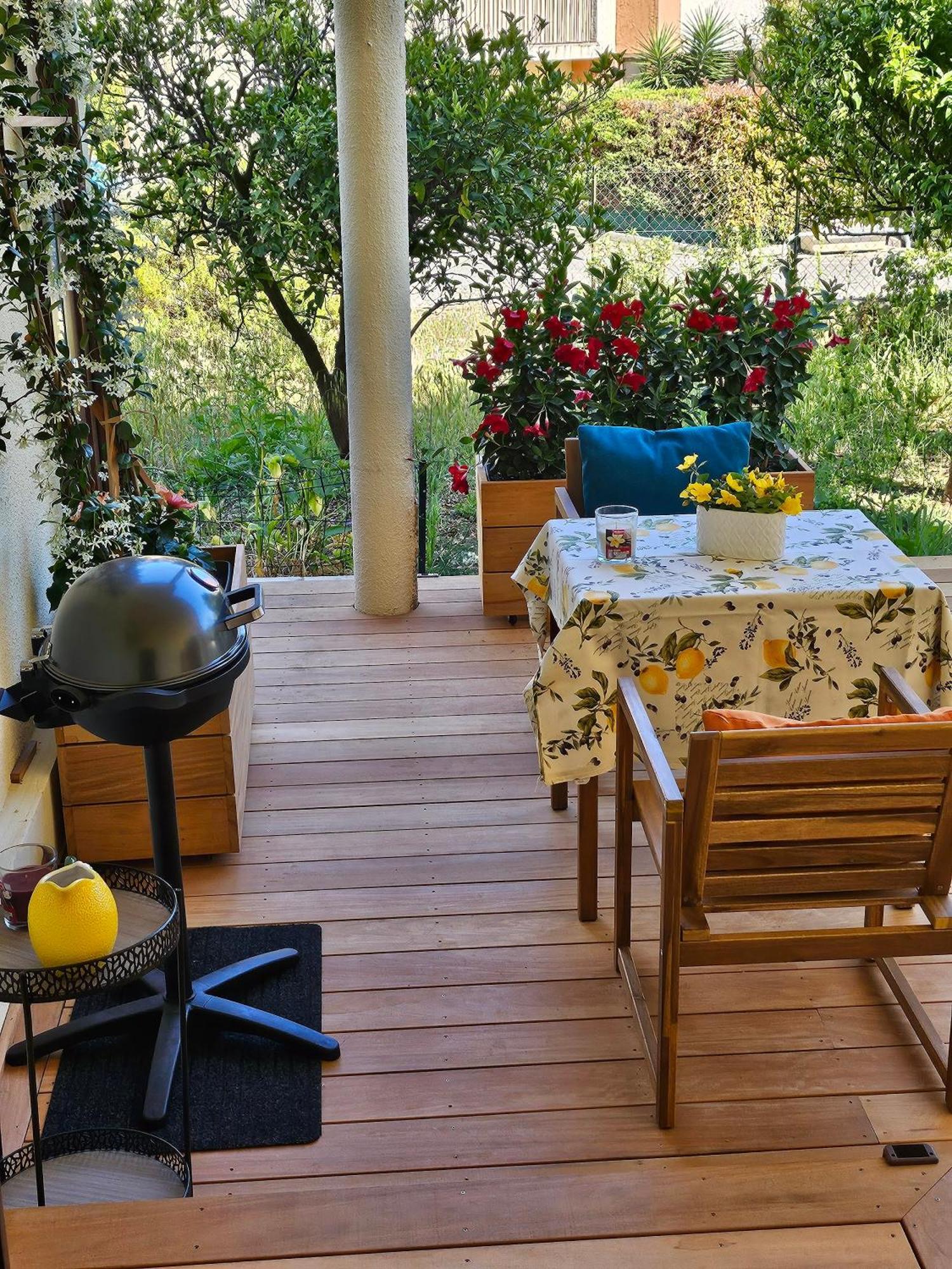 Charmant Studio Pres De La Plage Avec Jacuzzi Et Terrasse Privative วิลล์เนิฟ-ลูเบ ภายนอก รูปภาพ
